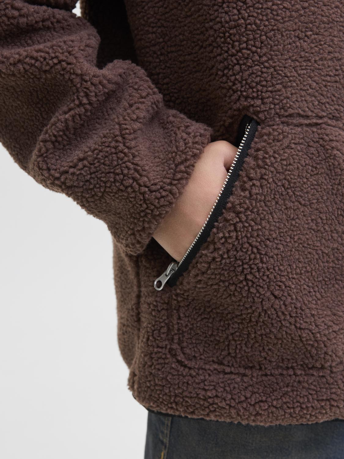 model_shot-detail